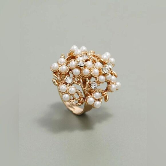 Anthropologie Jewelry - Flower ring A897